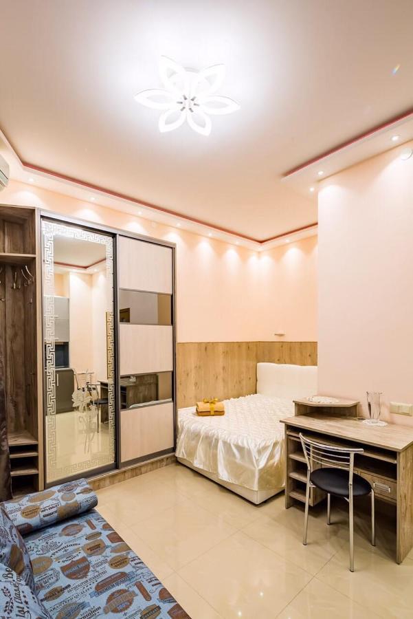 Apartment Svobody Lviv Exterior photo